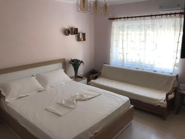 Itan's Apartment-lovely Guest In Center Apartment