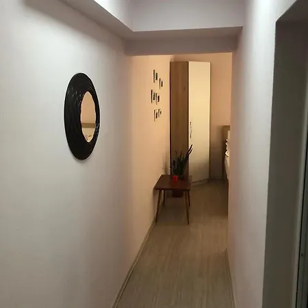 Itan's Apartment-lovely Guest In Center Апартаменты Тирана