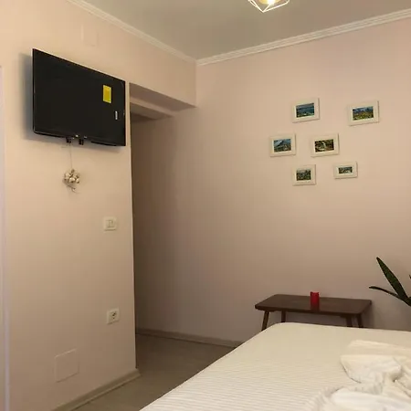 Itan's Apartment-lovely Guest In Center * Тирана