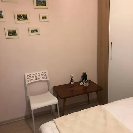 Itan's Apartment-lovely Guest In Center Тирана